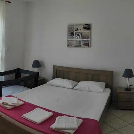 Roses Rt Apartments Skioni I Nea Skioni Luaran gambar