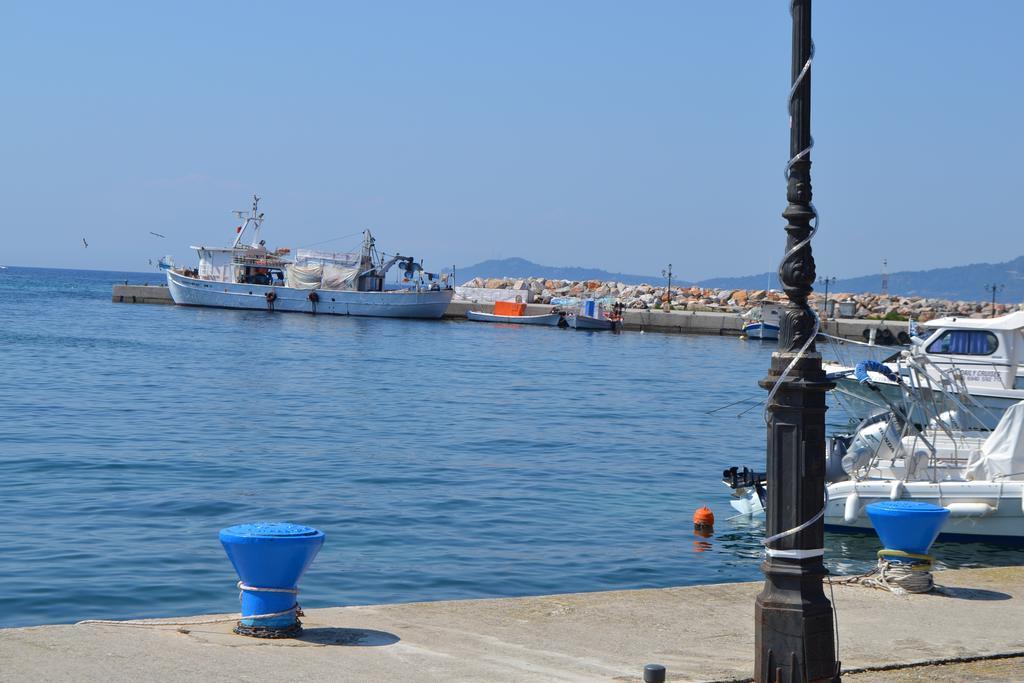 Roses Rt Apartments Skioni I Nea Skioni Luaran gambar